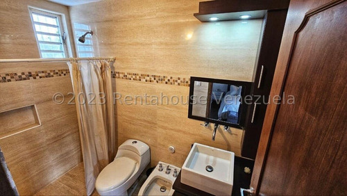 Casa En Venta En La Trinidad Remodelada En Calle Cerrada 25-5053 Jc