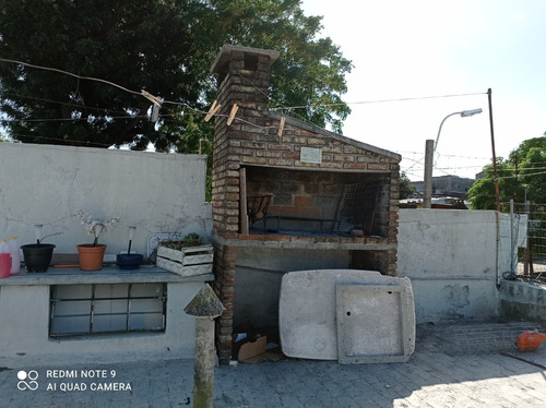 Inmobiliaria Vende Casa En Barrio Perez Castellanos
