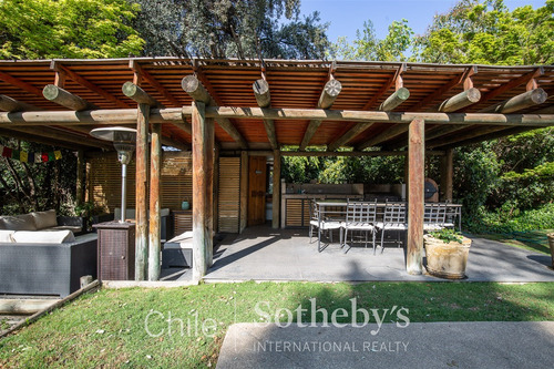 Casa En Venta En El Arrayan De 6 Dorm. En Lo Barnechea