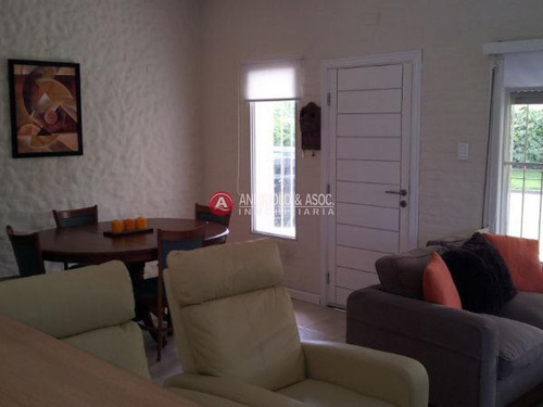 Casa En Zona Lugano- Ref: 5085