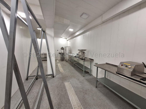 Estupendo Edificio Comercial En Venta Mls 24-27845 Sabana Grande