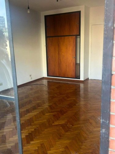 Departamento Monoambiente Con Balcón Al Frente, Vista Abierta A Plaza Güemes