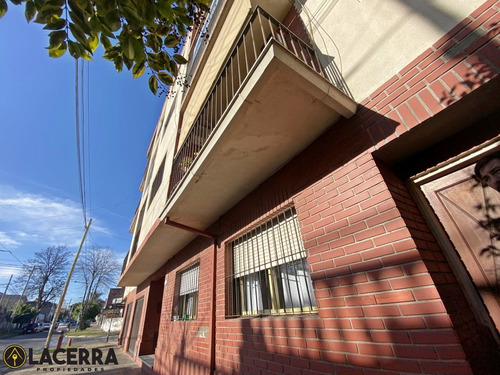 Imagen 5 de 12 de Departamento De 2 Ambientes En Planta Baja A La Calle