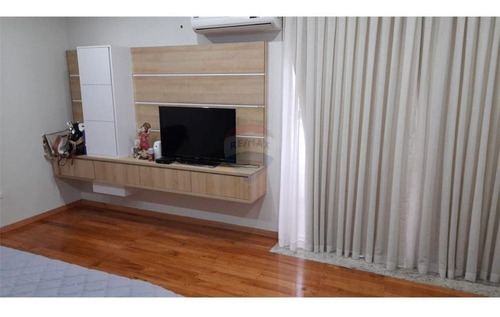 Vendo Casa Con Local Comercial Sobre Avenida Irrazábal: 4 Habitaciones Y 7 Baños.