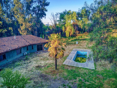 Casa De Campo Con Terreno En Venta - Potencial Comercial - D