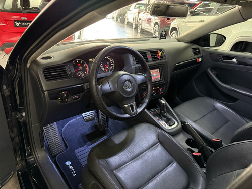 Volkswagen Jetta 2.0 Comfortline Flex 4p Automática