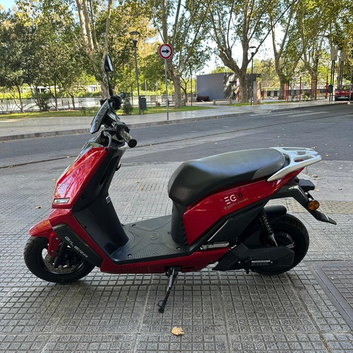 Imagen 6 de 13 de Motos Eléctricas Gilera Eg-ii + Baúl Eg2 Scooter Usada