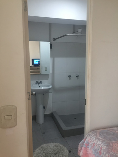 Imagen 3 de 13 de Alquiler Habitación Amoblada C/baño Privado Super Seguro, Cómodo, Excelente Ubicación Amplias Ventanas Aislantes Térmicas Y Antiruido Ingreso Independiente.