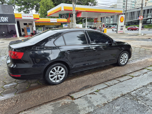Volkswagen Jetta 2.0 Comfortline Flex 4p Automática