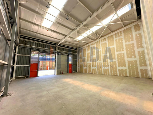 Bodega En Arriendo En Ciudad Empresarial 156m2 Huechuraba
