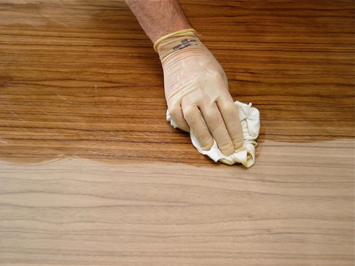 Imagen 7 de 7 de Protector Aceite Danes Watco Nogal Claro Madera 0.947 Ml