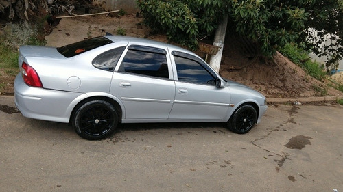 Imagem 1 de 4 de Chevrolet Vectra 2001 2.2 Gls 4p