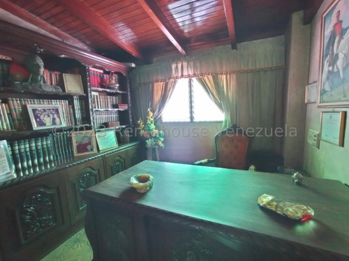 Amplia Y Fresca Casa En Venta Ubicada En Maracay Urb El Centro Db 23-28368