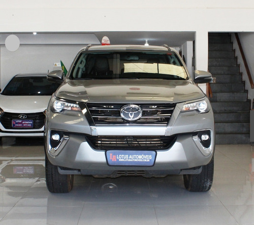 Imagem 3 de 15 de Hilux Sw4 Srx 4x4 Diesel 7 Lug.