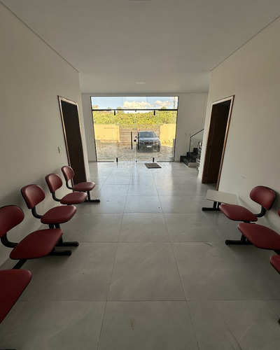 Prédio Comercial De 3 Andares Com 10 Salas E Galpão Moderno