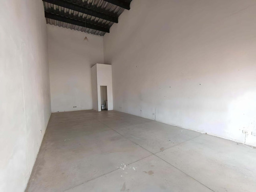 Bodega O Local En Renta De Triple Altura En Pasteur Sur, Queretaro