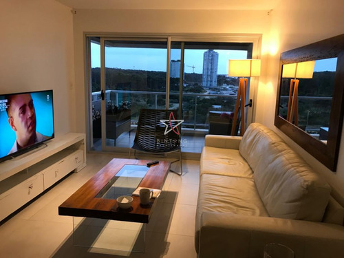 Apartamento En Brava, 2 Dormitorios En Alquiler Anual