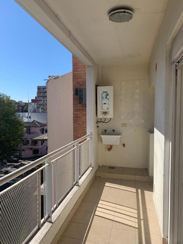 2 Amb Amplios Con Cochera Edificio Con Parrilla Y Pileta