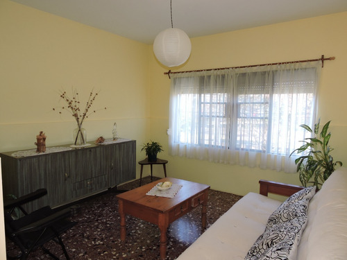 Imagen 4 de 12 de Vendo Casa De Dos Dormitorios En Calle Blanes Viale