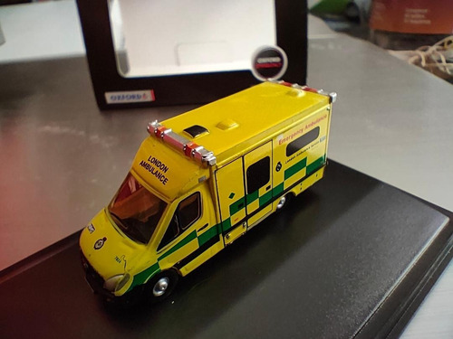Imagen 4 de 7 de Ambulancia Oxford, Escala N, En Miniatura Mercedes Benz