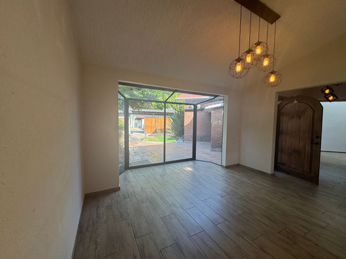 Casa En Venta De 1 Piso En Residencial La Virgen, Metepec, En Frente Del Parque Bicentenario