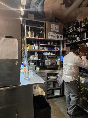 Traspaso Local Sobre Motolinía Con Licde Alcohol Y Más De 15 Años.