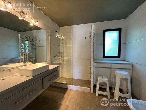 Venta Casa 2 Dormitorios En Barrio Privado Parque Pinares, Punta Del Este