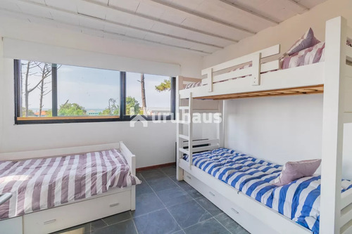 Venta Casa Cinco Dormitorio Montoya