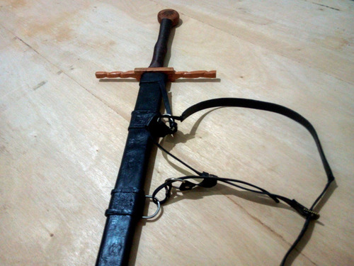 Espada De Madeira Com Bainha De Couro/ Waster/ Medieval