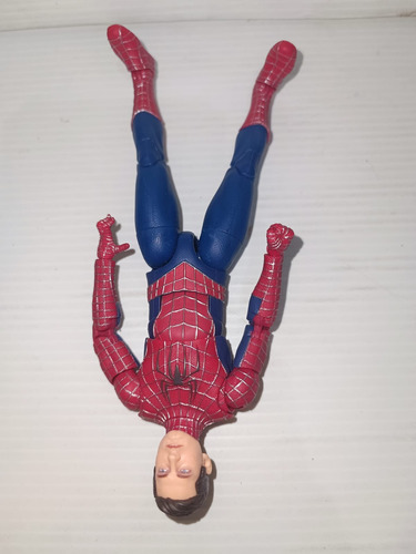 Marvel Legends Friendly Neighborhood Spiderman No Way Home (Usado)