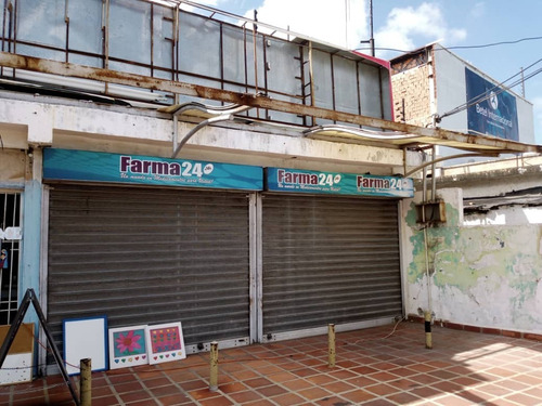 Imagen 3 de 16 de Casa Comercial En Toda La Av. C2 Frente A La Iglesia San Tarciso Vanessa Suarez