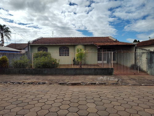 Casa Com 4 Quartos, No Centro Da Cidade De Jaboti No Paraná