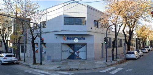 Imagen 1 de 11 de Espectacular Local En Esquina Con Galpón Y Oficinas En Excelente Estado