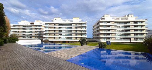 Venta De Apartamento 2 Dormitorios Primera Línea Playa Mansa (ref: Iea-1842)