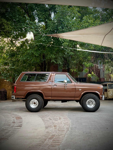 Ford Bronco V8