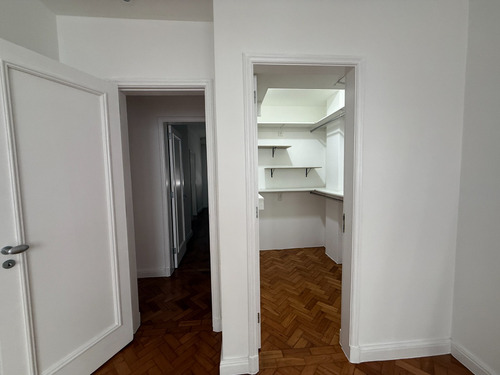 Amplo Apartamento Com Vista Para O Mar Em Copacabana 133 M², 3 Quartos E Conforto Total!