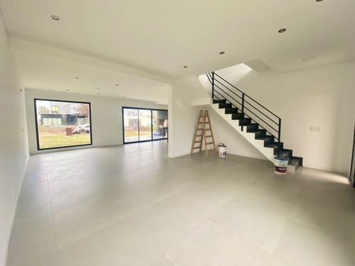 Imagen 8 de 18 de Casa En Venta En Santa Elena - Pilar Del Este