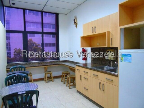 Amplia Oficina Muy Bien Disenada En Venta En Boleita Norte, 25-22766