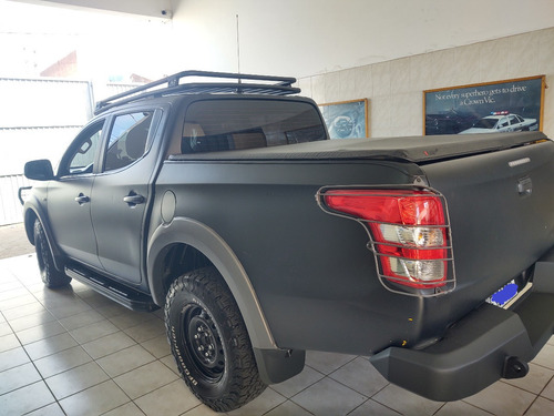 Imagem 6 de 15 de Mitsubishi L200 2.4 Triton Savana Cab. Dupla 4x4 4p