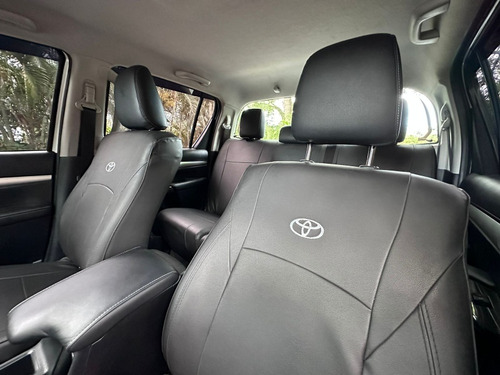 Imagen 13 de 15 de Toyota Hilux Srv