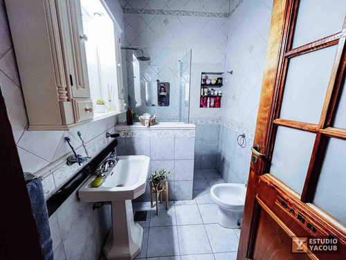 Casa En Venta - 2 Dormitorios 1 Baño - Cocheras - 420mts2 - Berisso