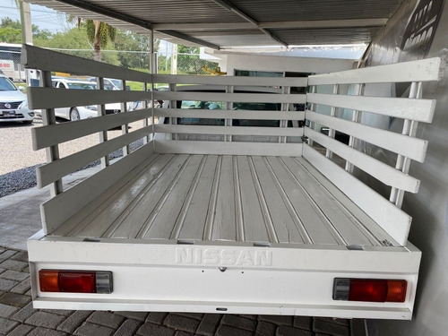 Imagen 3 de 15 de Nissan Np300 2015 2.4 Estacas Dh Mt