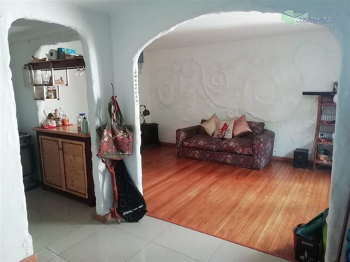 Casa En Venta De 3 Dorm. En La Reina