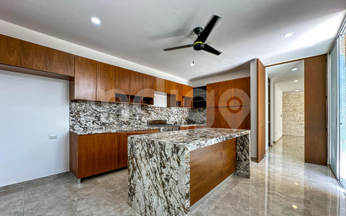 Casa En Venta En Mérida En Privada El Origen, Xcanatún