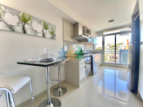 Apartamento En Venta Sunrise Tower 2 Dormitorios Mas Servicio Punta Del Este - Ref : Eqp5692