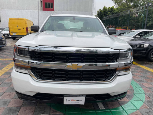 Imagen 2 de 15 de Chevrolet Silverado 2017 5.4 2500 Doble Cabina Ls 4x2 At