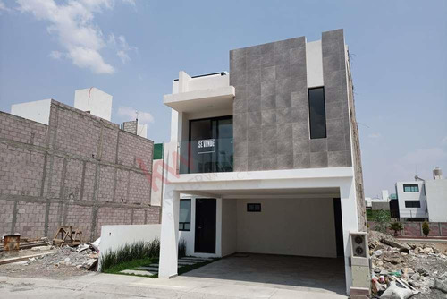 Casa De Cuatro Habitaciones Con Baño Completo C/u. Roofgard