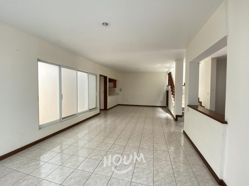 Casa En Jardín Real, Zapopan Con 4 Recámaras, 220 M², Id: 153696