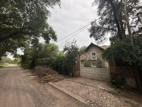 Villa Allende Golf. Casa En Venta De 3 Dormitorios Cochera, Pileta Y Gran Parque