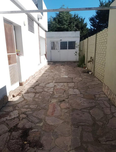 Casa En Venta - 2 Dormitorios 2 Baños - Azul